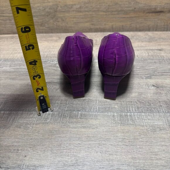 Franco Sarto Samira Violet Embossed Leather Pointed Toe Heels Women's Size 9.5 - Picture 3 of 8